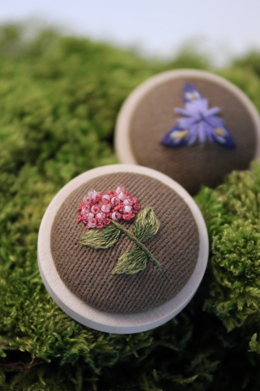 Floral Pin - Natural